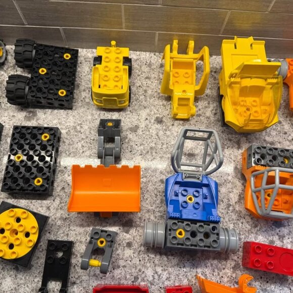 Lot of 100+ Variety of Construction Duplo-Lego Vehicles, Figures, Equipment More - Picture 5 of 7